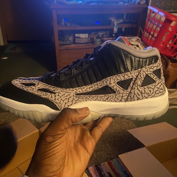 jordan 11 se